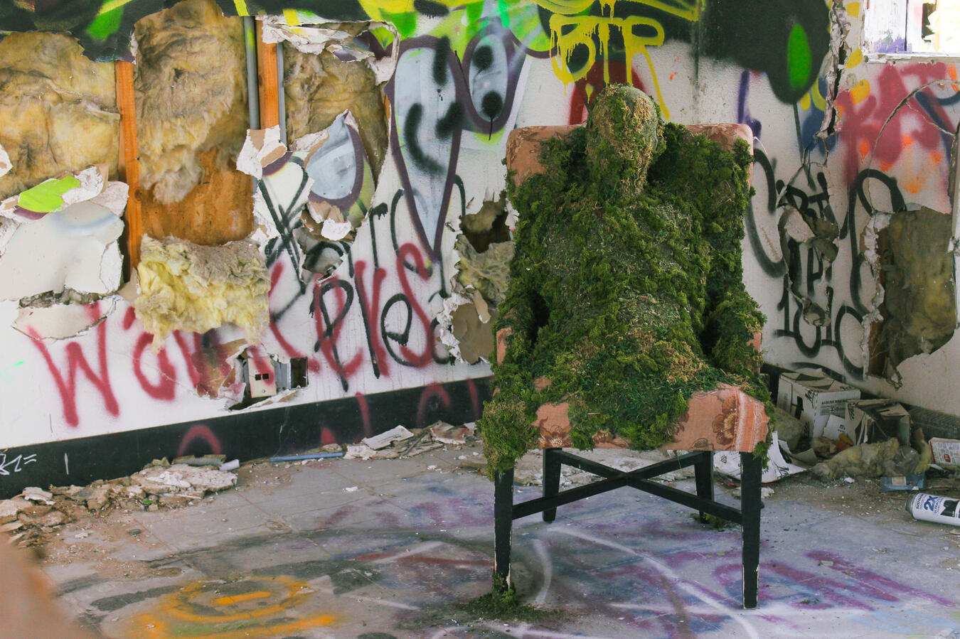 34.94857° N, 116.68442° W (1)