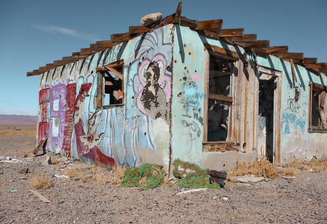 38.026728° N , -117.883653° W(5)