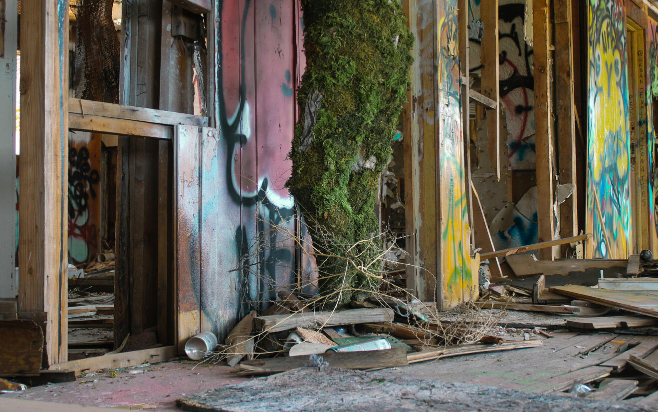 35.16110° N, 111.27925° W (2)